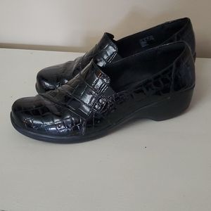 Clark's black mules textured size 8.5